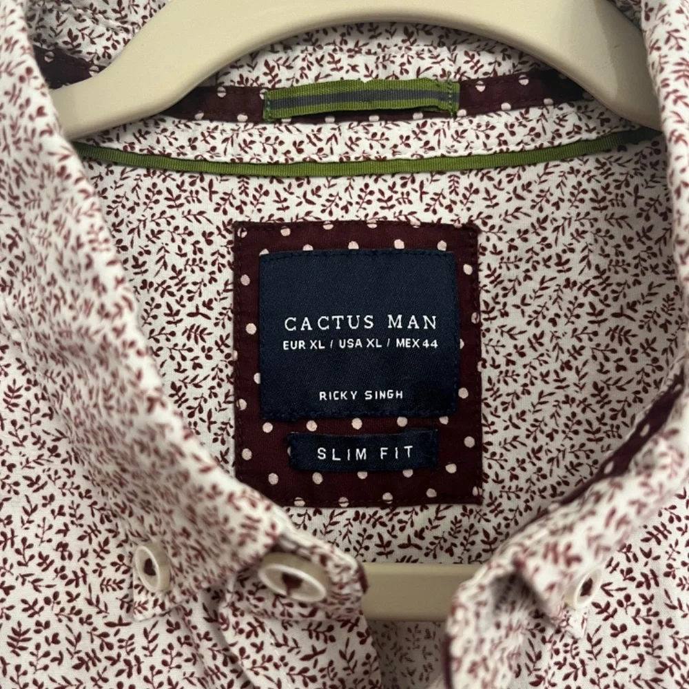 Cactus Man Slim Fit Men’s Floral Button Up - Picture 2 of 4